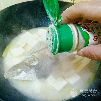 鲤鱼豆腐汤正确做法，鲤鱼豆腐汤的做法