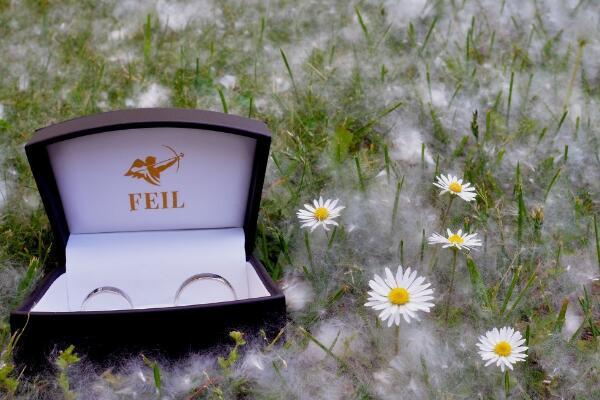 闺蜜戒指应该戴在哪个手上，闺蜜戒指戴哪个手指上（怎么偷偷知道女友的戒指尺寸）