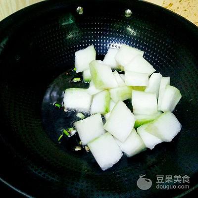 红烧冬瓜的家常做法，冬瓜怎么炒好吃简单（家常红烧冬瓜的做法）