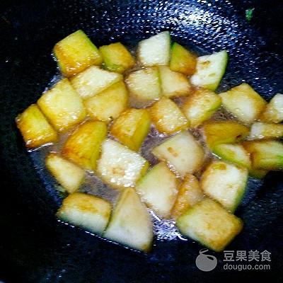 红烧冬瓜的家常做法，冬瓜怎么炒好吃简单（家常红烧冬瓜的做法）