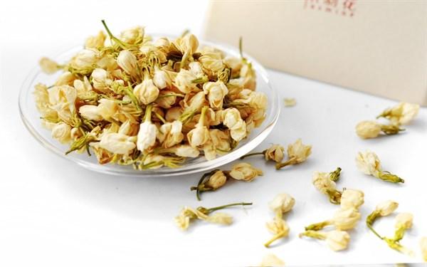 胃痛吃什么，胃痛吃什么胃药（多吃“2红”常喝2水）