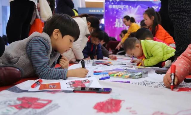 如何画出消防车，如何画出消防车简笔画（百米画卷，画出你心中的消防员）