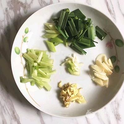 基围虾怎么做好吃，基围虾的做法大全家常（蒜香油焖基围虾的做法）