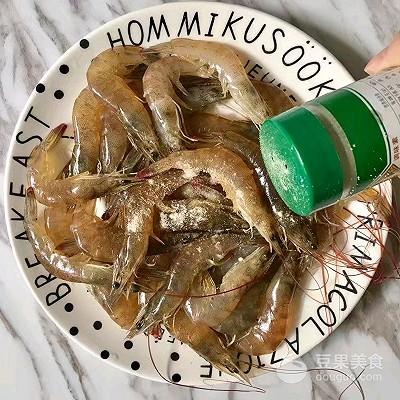 基围虾怎么做好吃，基围虾的做法大全家常（蒜香油焖基围虾的做法）