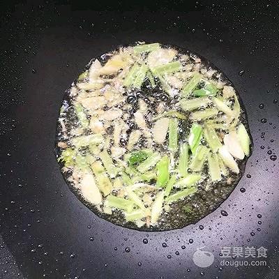 基围虾怎么做好吃，基围虾的做法大全家常（蒜香油焖基围虾的做法）