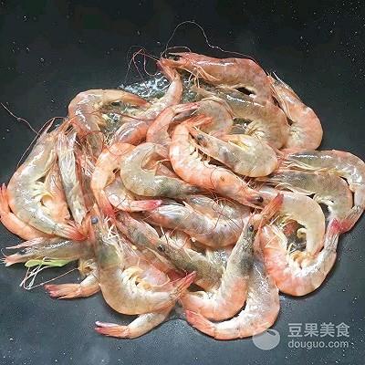 基围虾怎么做好吃，基围虾的做法大全家常（蒜香油焖基围虾的做法）