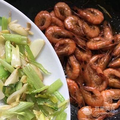 基围虾怎么做好吃，基围虾的做法大全家常（蒜香油焖基围虾的做法）
