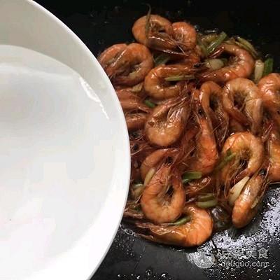 基围虾怎么做好吃，基围虾的做法大全家常（蒜香油焖基围虾的做法）