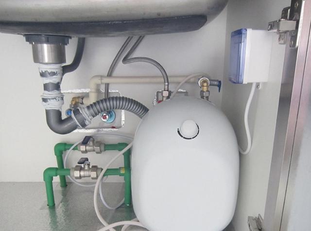 千万别装小厨宝，即热式小厨宝电死人是真的吗（厨房万万别装这几样东西了）