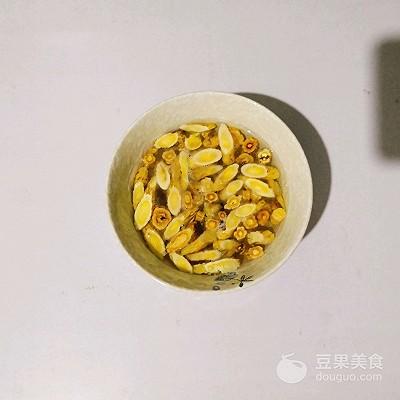 黄芪和什么搭配最好，黄芪和什么食物搭配最好（黄芪党参滋补老火汤）
