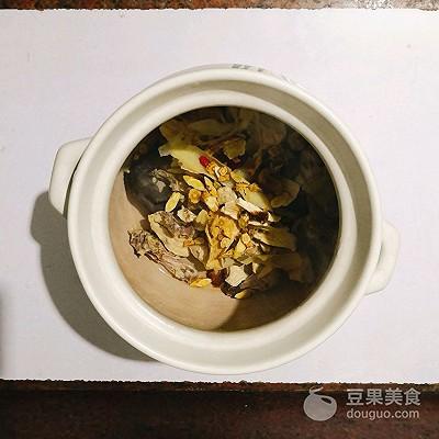 黄芪和什么搭配最好，黄芪和什么食物搭配最好（黄芪党参滋补老火汤）