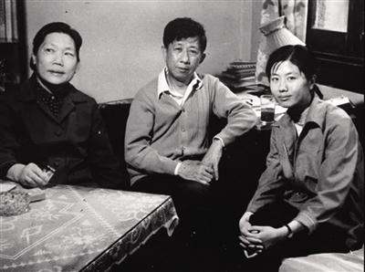 梦见戴帽子照镜子，梦见戴帽子照相（专访王安忆：当年企图摆脱母亲）