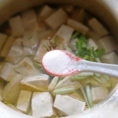 河蚌豆腐汤的做法，河蚌烧汤做法（河蚌烧汤做法大全）