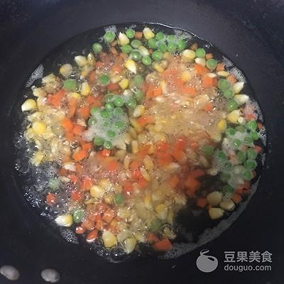 甜玉米粒的家常做法，松仁玉米的做法