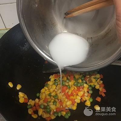 甜玉米粒的家常做法，松仁玉米的做法