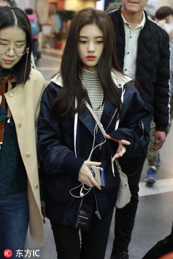 不要低头，不要低头 光环会掉下来（鞠婧祎低头“困倦脸”惹人心疼图片）