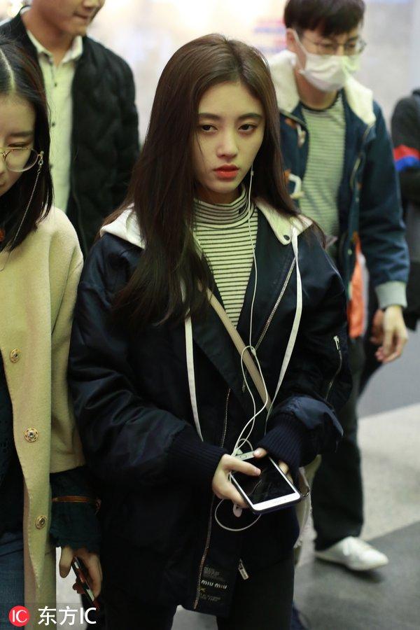 不要低头，不要低头 光环会掉下来（鞠婧祎低头“困倦脸”惹人心疼图片）