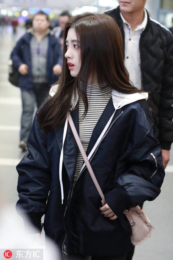 不要低头，不要低头 光环会掉下来（鞠婧祎低头“困倦脸”惹人心疼图片）