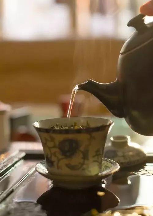 当浮一大白什么意思，当浮一大白的浮是什么意思（唐诗下酒，宋词伴茶）