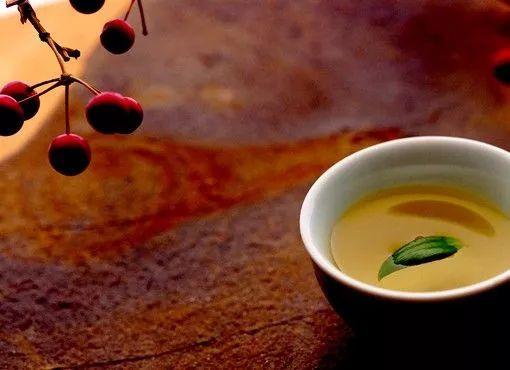 当浮一大白什么意思，当浮一大白的浮是什么意思（唐诗下酒，宋词伴茶）