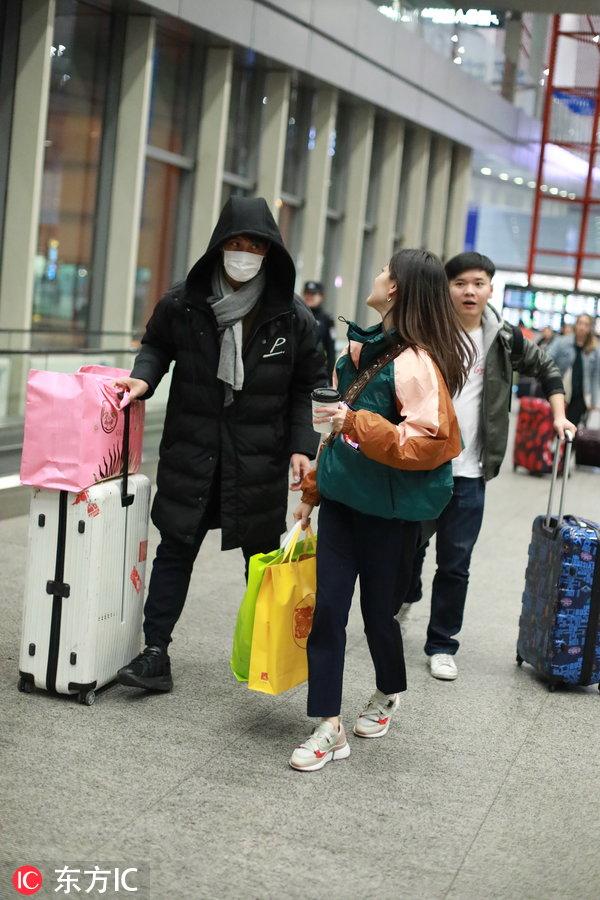 “八王妃”爱上了别人？梁洁与男友蒲巴甲同框大方秀恩爱甜skr