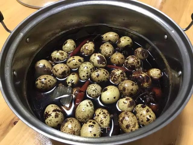 卤鹌鹑蛋的做法，酱油卤鹌鹑蛋的做法（香卤鹌鹑蛋：教你最美味的做法）