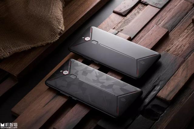 10GB和10G哪个流量多，流量10G和10GB有什么区别（8GB和10GB运存手机体验有没有区别）