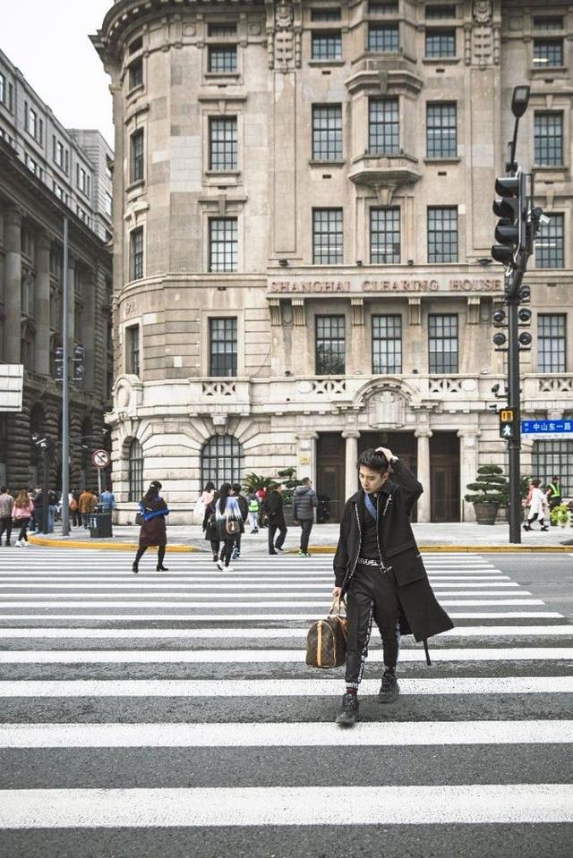 上海外滩旅游攻略，上海外滩旅游攻略5日游路线（如何在外滩拍出欧式时尚复古大片）