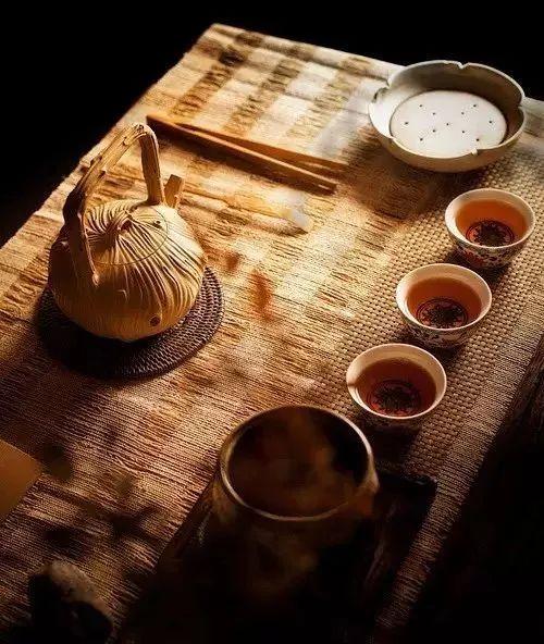 当浮一大白什么意思，当浮一大白的浮是什么意思（唐诗下酒，宋词伴茶）