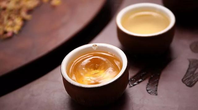 当浮一大白什么意思，当浮一大白的浮是什么意思（唐诗下酒，宋词伴茶）