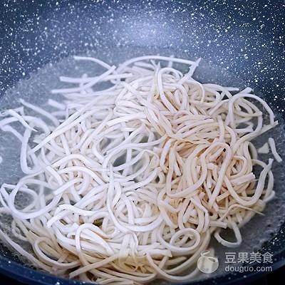 扬州干丝怎么吃，扬州干丝哪家最好吃（《风味人间》美食复刻大挑战）