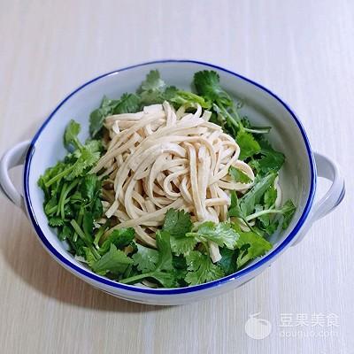 扬州干丝怎么吃，扬州干丝哪家最好吃（《风味人间》美食复刻大挑战）