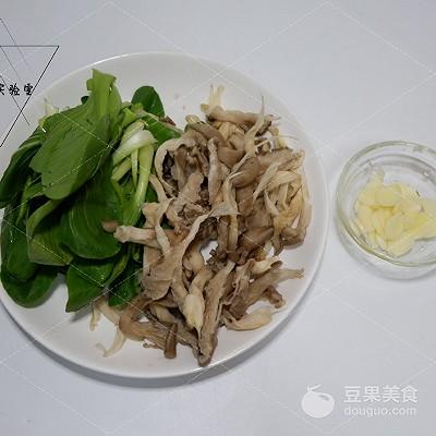 平菇怎么炒好吃，青菜炒平菇的做法