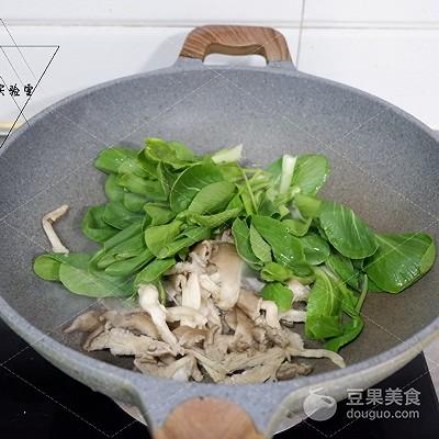 平菇怎么炒好吃，青菜炒平菇的做法