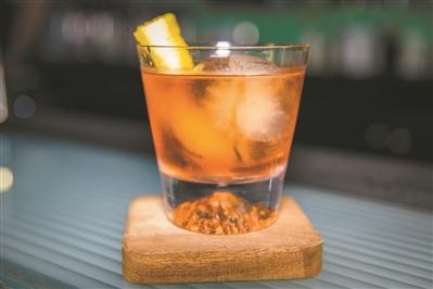 简单鸡尾酒怎么调，鸡尾酒怎么调好喝（教你四款居家自调鸡尾酒）