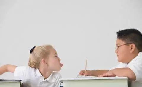 微波炉加热可以用塑料袋吗，微波炉可以用塑料袋加热吗（这几类熟食千万别用塑料袋装了）