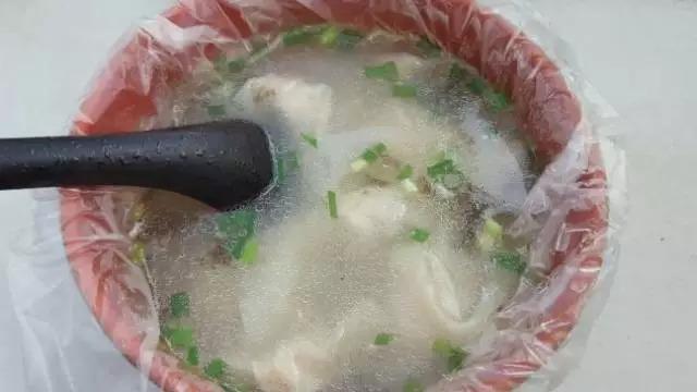微波炉加热可以用塑料袋吗，微波炉可以用塑料袋加热吗（这几类熟食千万别用塑料袋装了）