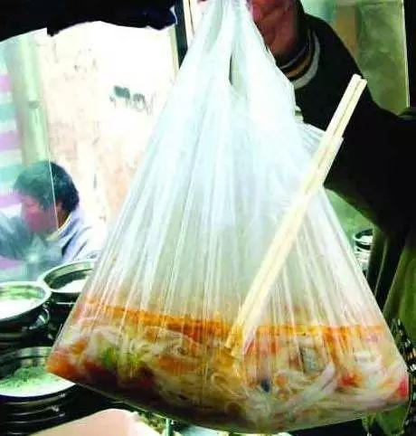 微波炉加热可以用塑料袋吗，微波炉可以用塑料袋加热吗（这几类熟食千万别用塑料袋装了）