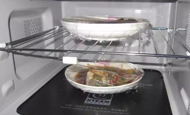 微波炉加热可以用塑料袋吗，微波炉可以用塑料袋加热吗（这几类熟食千万别用塑料袋装了）