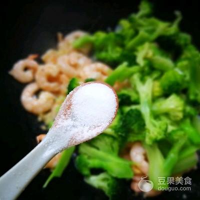 西兰花和虾仁的做法，西兰花炒虾仁的做法