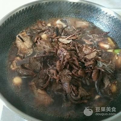 小鸡炖蘑菇简介，小鸡炖蘑菇的做法