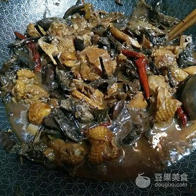 小鸡炖蘑菇简介，小鸡炖蘑菇的做法