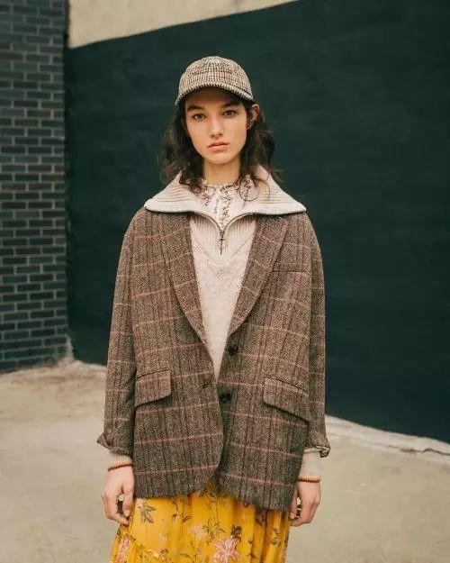 什么颜色加什么颜色等于肉色，油漆24种颜色调配大全（冷暖皮应该穿什么色）