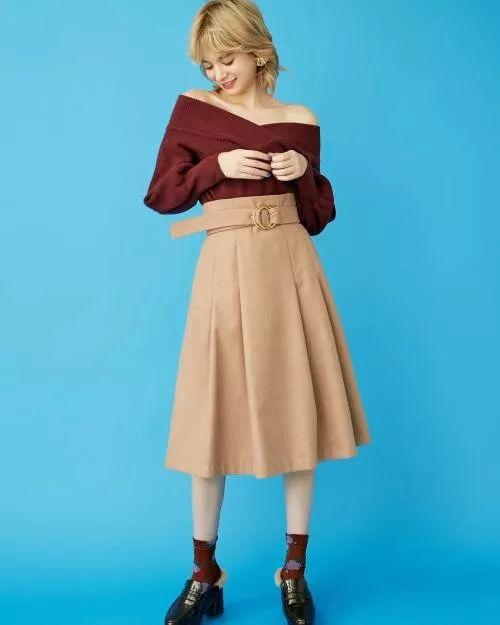 什么颜色加什么颜色等于肉色，油漆24种颜色调配大全（冷暖皮应该穿什么色）