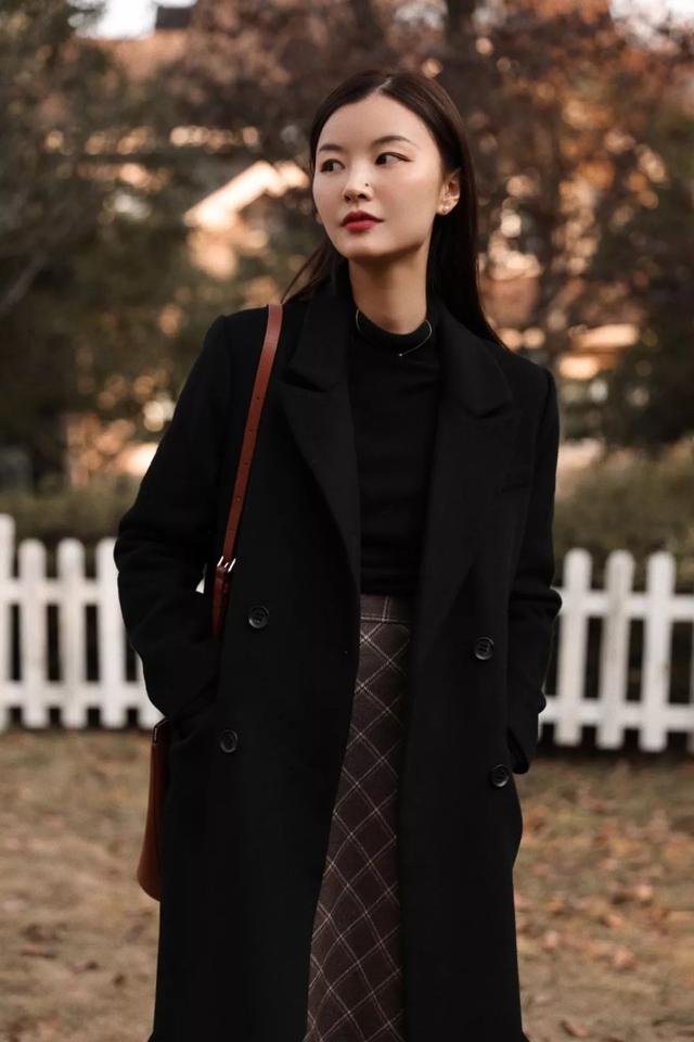 什么颜色加什么颜色等于肉色，油漆24种颜色调配大全（冷暖皮应该穿什么色）