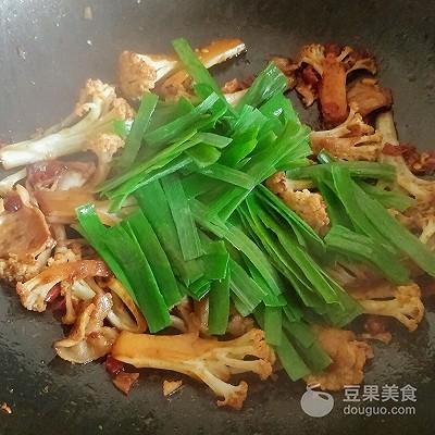 油菜花怎么做好吃，油菜花怎样做好吃（剁蒜孜然油菜花的做法）