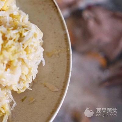 東北酸菜燉排骨的家常做法,正宗東北酸菜燉排骨的做法(承味東北酸菜