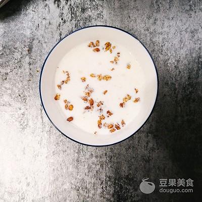 牛奶燕麦片的做法，牛奶麦片怎么做的啊（10分钟早餐大挑战）