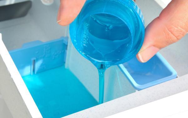 洗衣粉和洗衣液哪个好，洗衣粉和洗衣液哪个洗的干净些（“洗衣粉”和“洗衣液”究竟哪个更好）