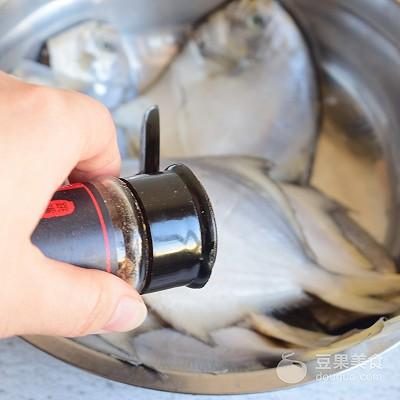 烤鱼怎么做好吃，烤鱼怎么做好吃又简单方便（自制烤鱼的做法）